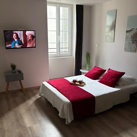 Les Glaneuses Le Grand 8 Centre-bourg 3 Min Du Puy Dufou *