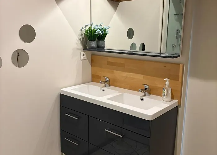 Les Glaneuses Le Grand 8 Centre-bourg 3 Min Du Puy Dufou Les Épesses