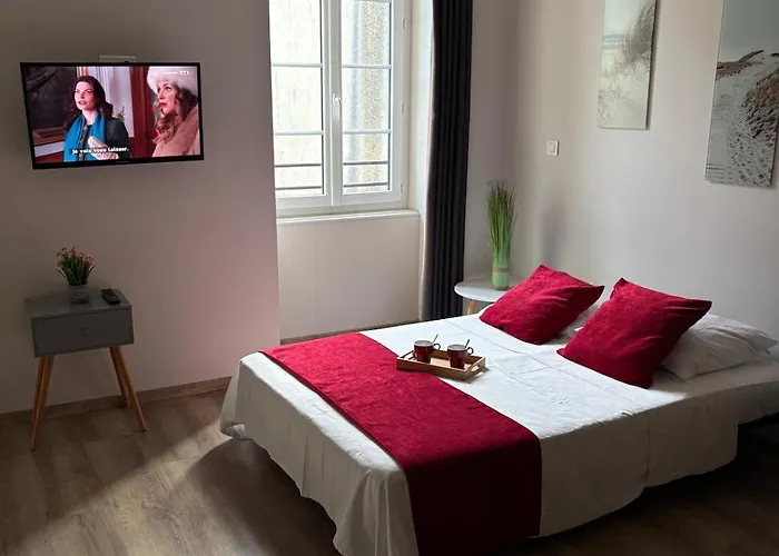 Les Glaneuses Le Grand 8 Centre-bourg 3 Min Du Puy Dufou *